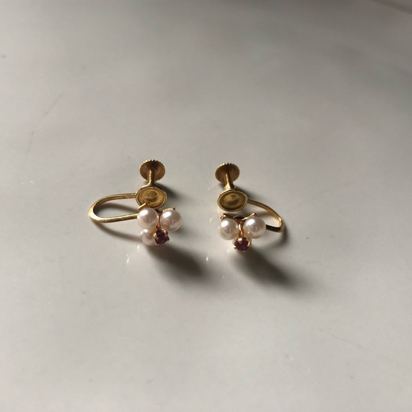 Jewelry - Vintage 18K Gold and Pearl Screw Back Earrings